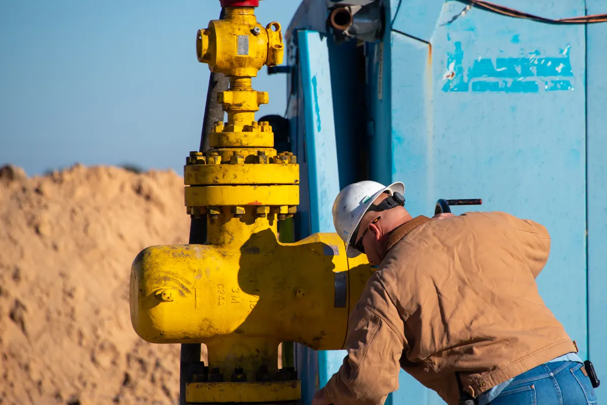 Quidnet employee Employee onsite at a Quidnet site working with the equipment
