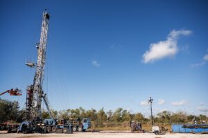 The site of Quidnet's Geomechanical Energy Storage project near Galveston, Texas, with a crane-like tower on the left of the image and a field with equipment on the right
